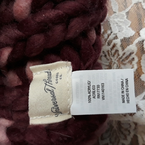 Nwt hand-knitted Universal thread beanie - Picture 3 of 3